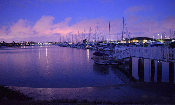 La Playa Yacht Club at night
