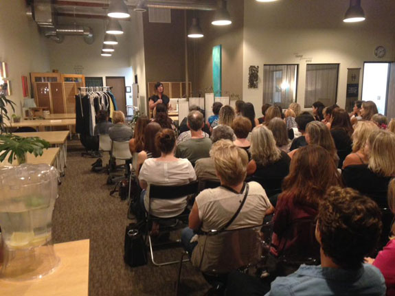 project 333 tiny wardrobe tour