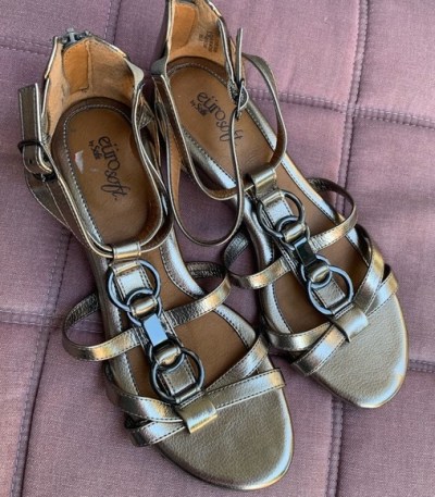 metallic Eurosoft wedge sandals